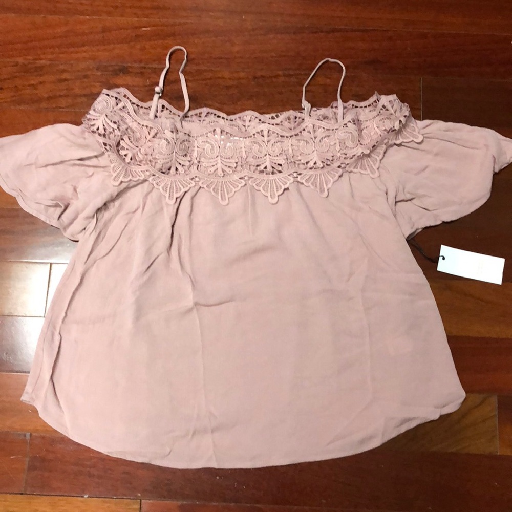NWT Mauve cold shoulder top